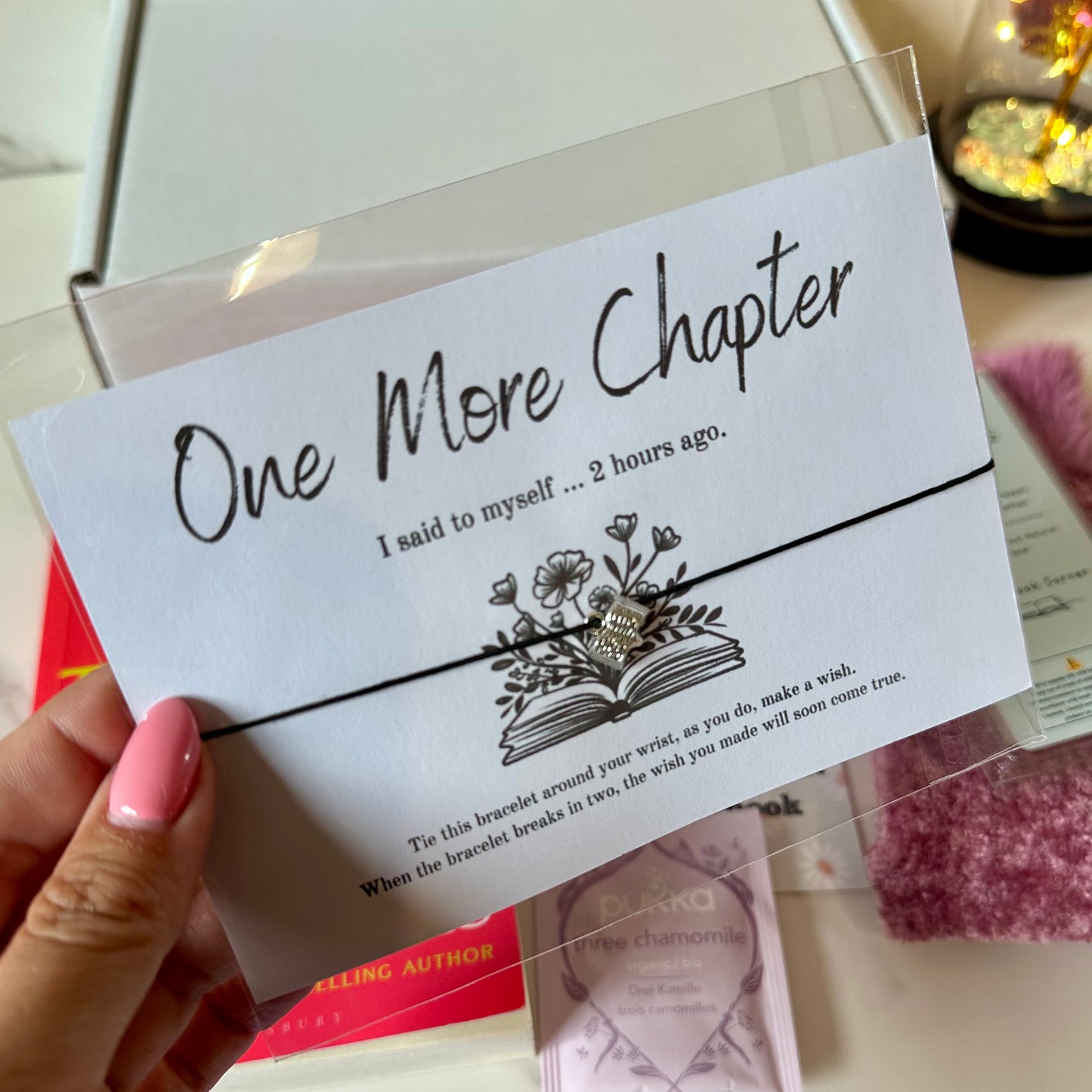 A Court of Thorns and Roses Gift Box