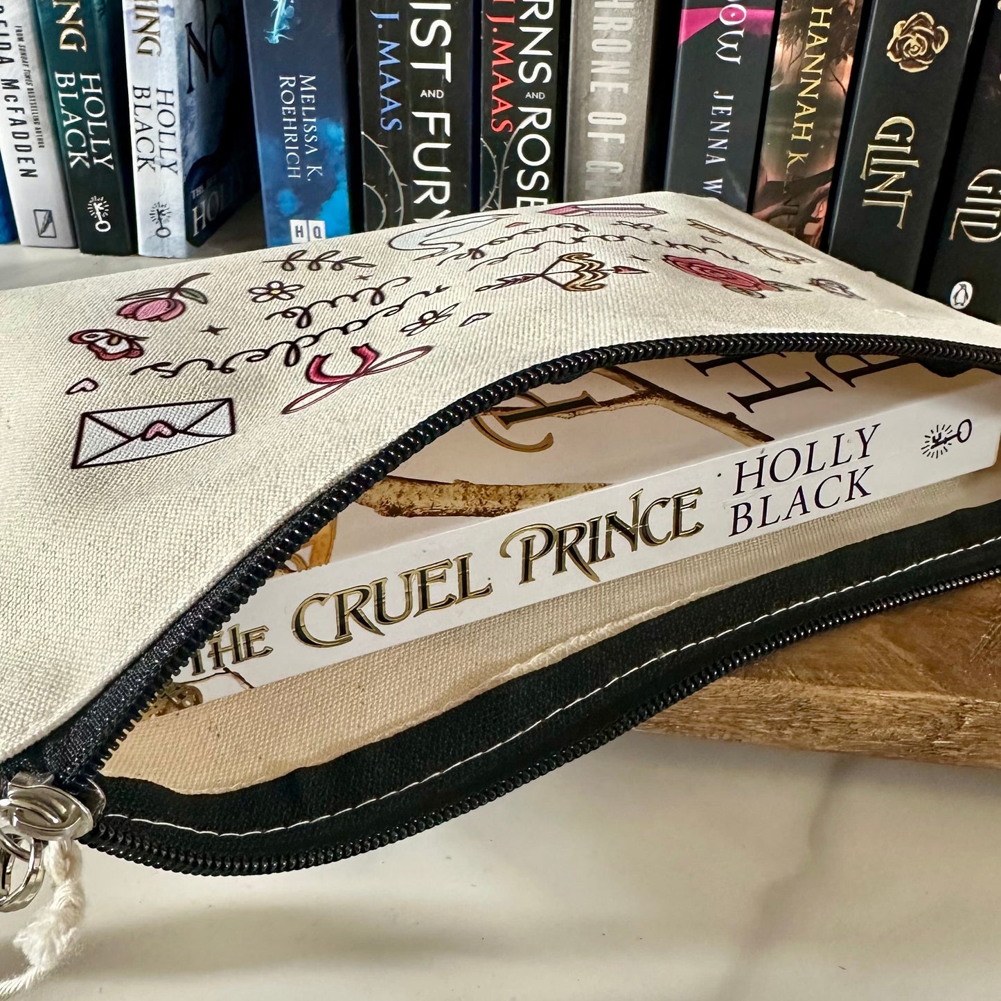 Romance Readers Bookclub - Accessory Zipper Pouch